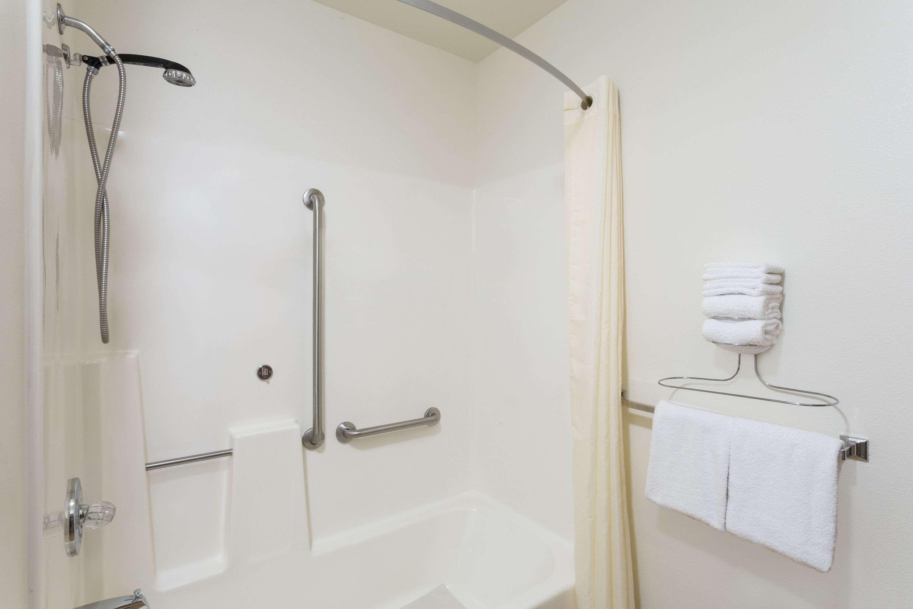 Super 8 By Wyndham Hot Springs Motel Bagian luar foto